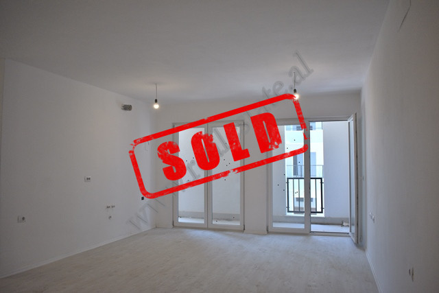 Apartament 2+1 ne shitje ne zonen e Kombinatit prane njesise bashkiake numer 6, ne Tirane.
Shtepia 